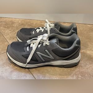 Women’s size 7 New Balance running shoe